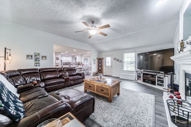 416 Wadebrook Dr, Gallatin, TN 37066