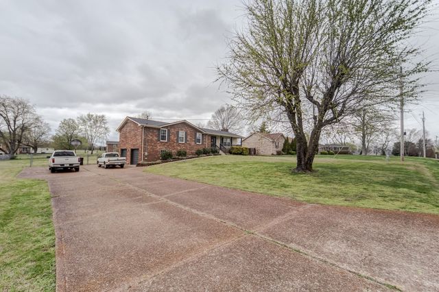 416 Wadebrook Dr, Gallatin, TN 37066