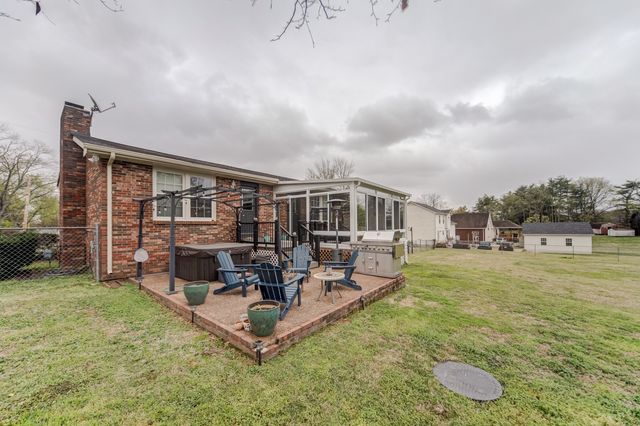 416 Wadebrook Dr, Gallatin, TN 37066