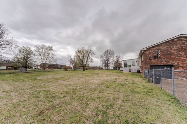 416 Wadebrook Dr, Gallatin, TN 37066