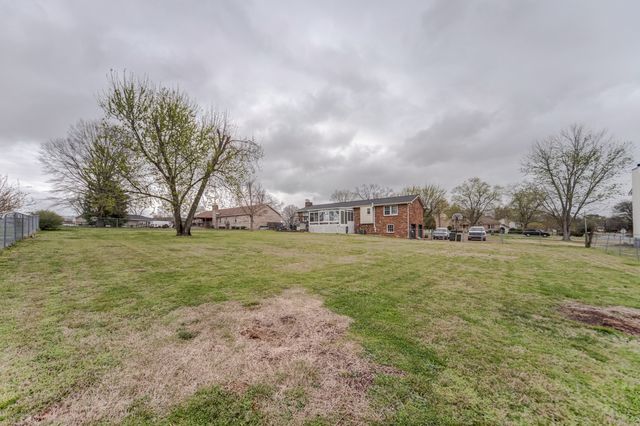 416 Wadebrook Dr, Gallatin, TN 37066