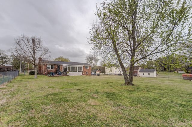 416 Wadebrook Dr, Gallatin, TN 37066