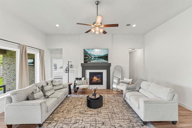 7823 Leighton Trail, Pasadena, TX 77505