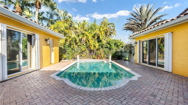 19820 SW 7th Place, Pembroke Pines, FL 33029