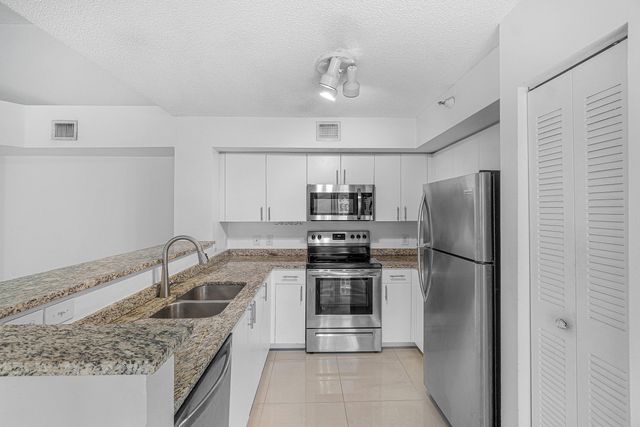 131 Yacht Club Way 307, Hypoluxo, FL 33462