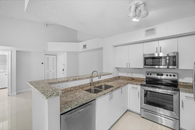 131 Yacht Club Way 307, Hypoluxo, FL 33462