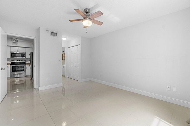 131 Yacht Club Way 307, Hypoluxo, FL 33462