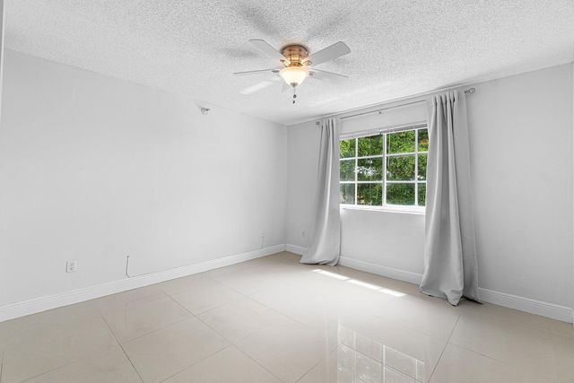 131 Yacht Club Way 307, Hypoluxo, FL 33462