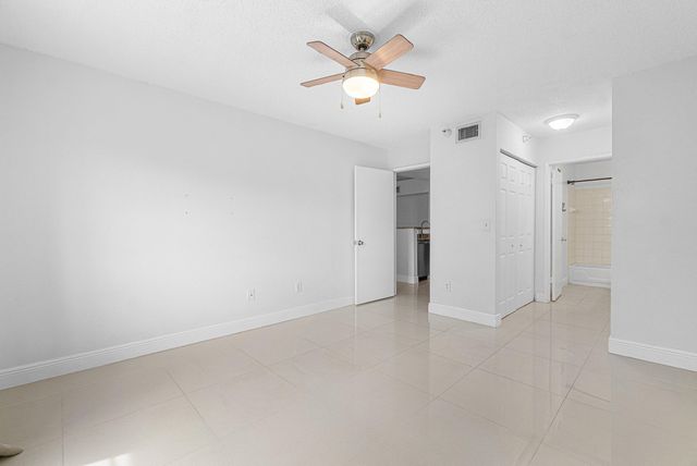 131 Yacht Club Way 307, Hypoluxo, FL 33462