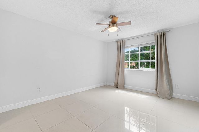 131 Yacht Club Way 307, Hypoluxo, FL 33462