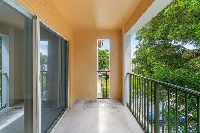 131 Yacht Club Way 307, Hypoluxo, FL 33462