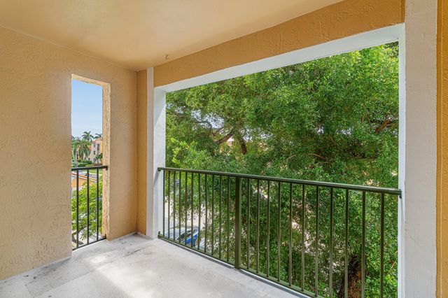 131 Yacht Club Way 307, Hypoluxo, FL 33462