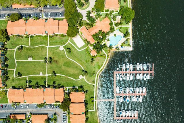 131 Yacht Club Way 307, Hypoluxo, FL 33462