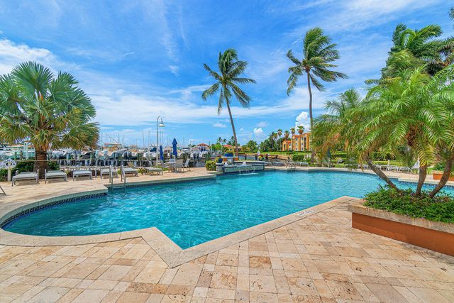 131 Yacht Club Way 307, Hypoluxo, FL 33462