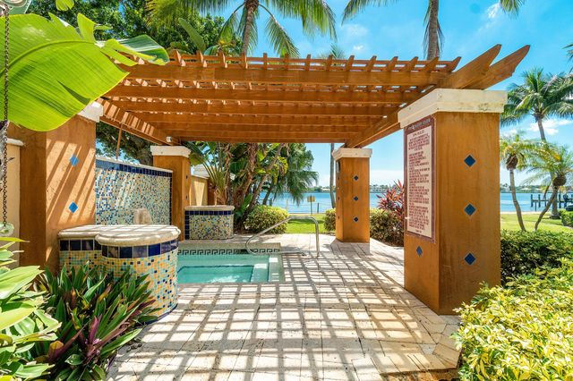 131 Yacht Club Way 307, Hypoluxo, FL 33462