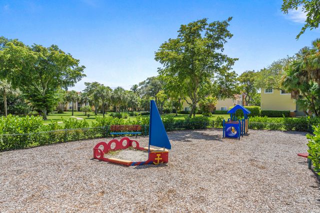 131 Yacht Club Way 307, Hypoluxo, FL 33462
