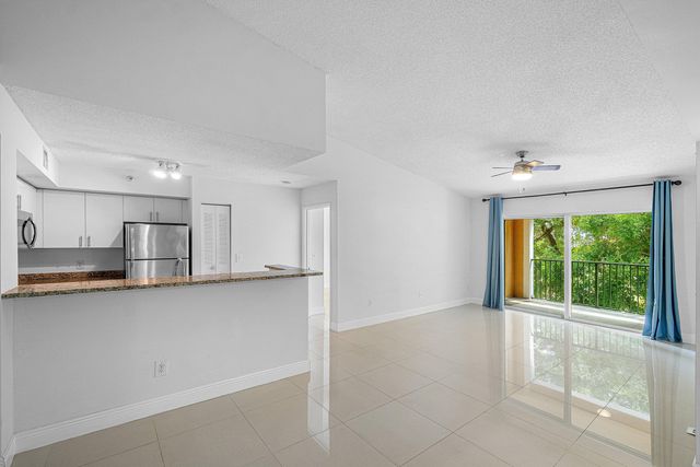 131 Yacht Club Way 307, Hypoluxo, FL 33462