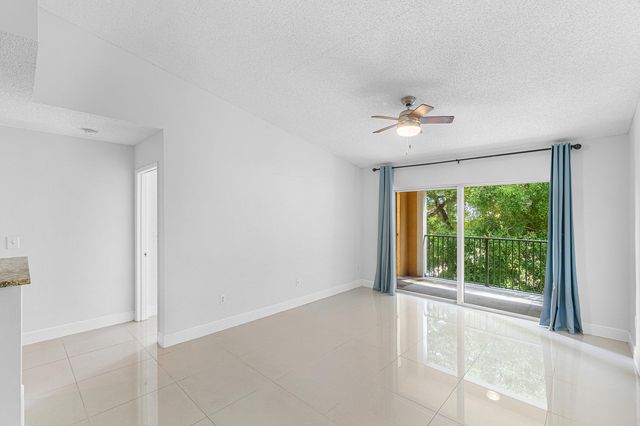 131 Yacht Club Way 307, Hypoluxo, FL 33462