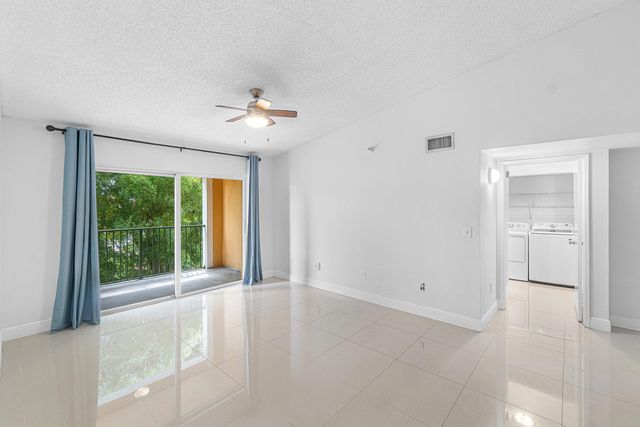 131 Yacht Club Way 307, Hypoluxo, FL 33462