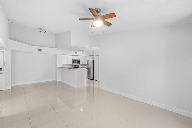 131 Yacht Club Way 307, Hypoluxo, FL 33462