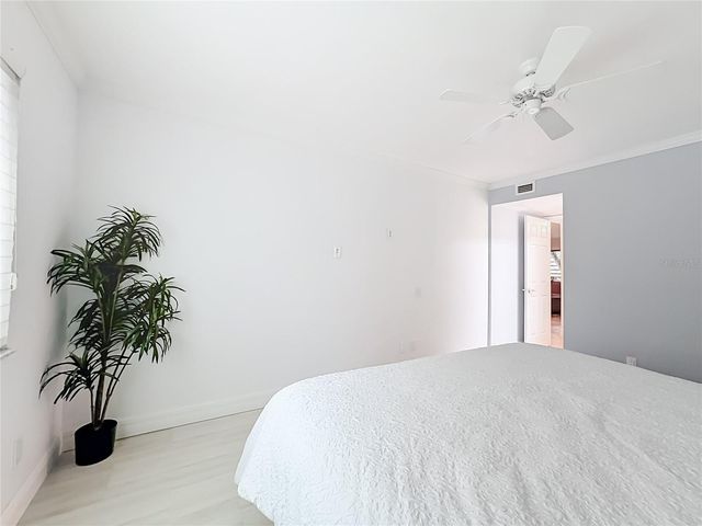 1715 PELICAN COVE ROAD GL339, Sarasota, FL 34231