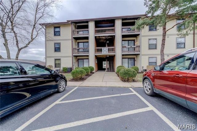 1430 Summergate Parkway J, St Charles, MO 63303