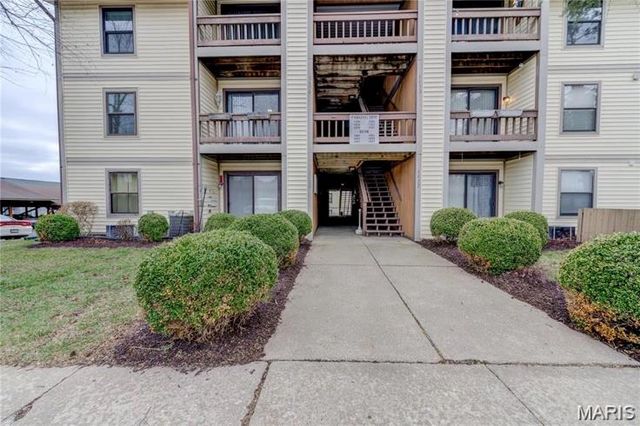 1430 Summergate Parkway J, St Charles, MO 63303
