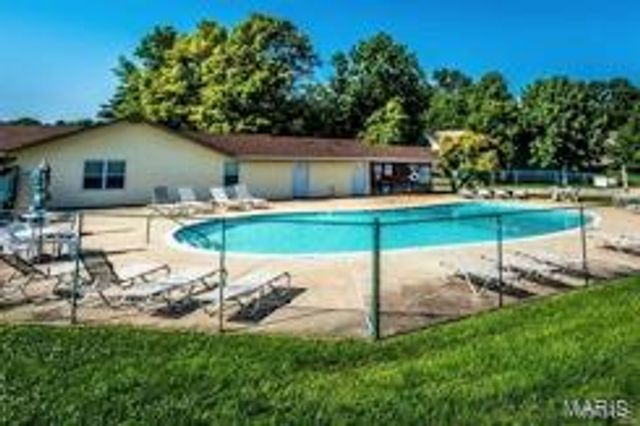 1430 Summergate Parkway J, St Charles, MO 63303