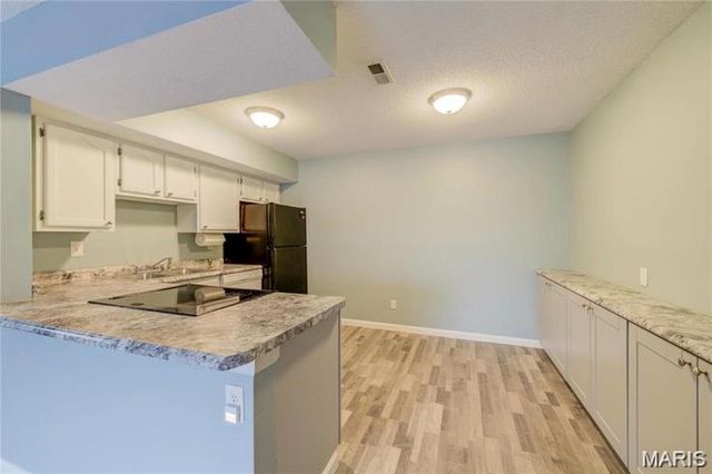 1430 Summergate Parkway J, St Charles, MO 63303