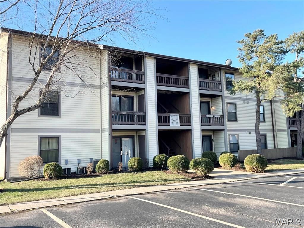 1430 Summergate Parkway J, St Charles, MO 63303
