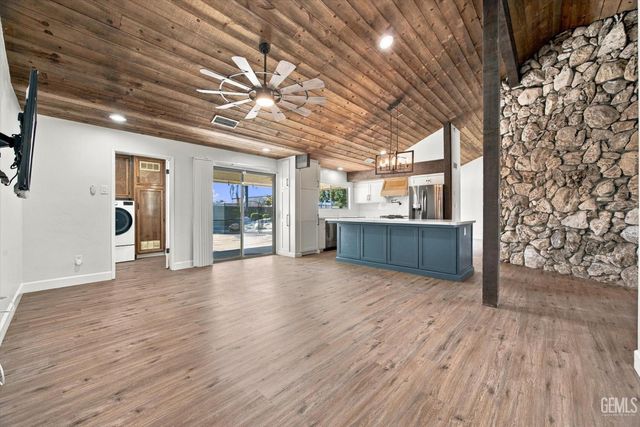 6717 Noah Avenue, Bakersfield, CA 93308