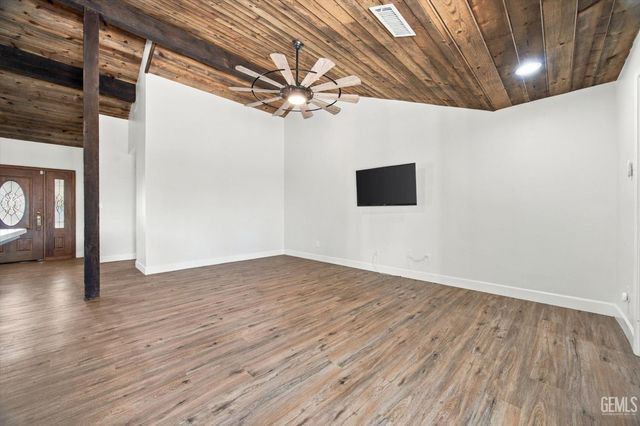6717 Noah Avenue, Bakersfield, CA 93308
