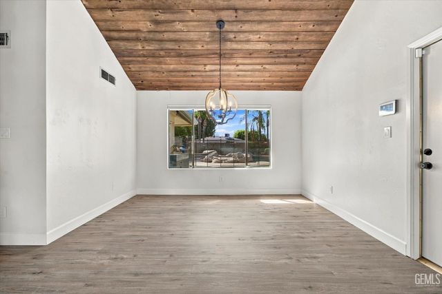 6717 Noah Avenue, Bakersfield, CA 93308