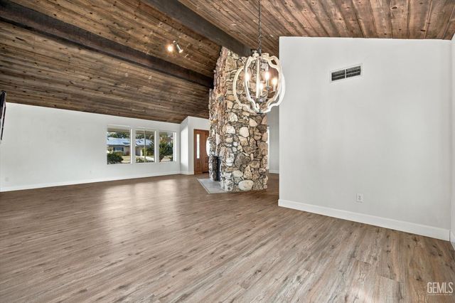 6717 Noah Avenue, Bakersfield, CA 93308