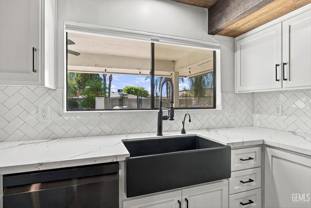 6717 Noah Avenue, Bakersfield, CA 93308