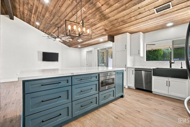 6717 Noah Avenue, Bakersfield, CA 93308