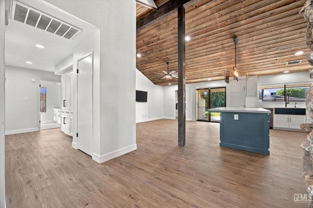 6717 Noah Avenue, Bakersfield, CA 93308
