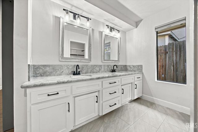 6717 Noah Avenue, Bakersfield, CA 93308