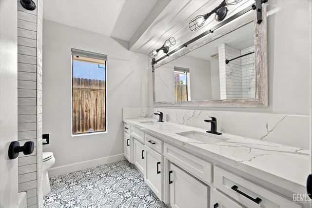 6717 Noah Avenue, Bakersfield, CA 93308