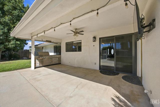 6717 Noah Avenue, Bakersfield, CA 93308