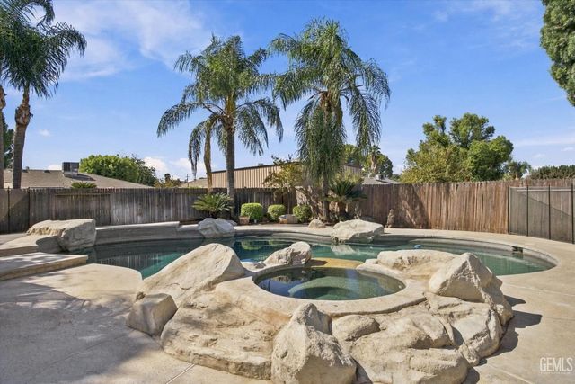 6717 Noah Avenue, Bakersfield, CA 93308