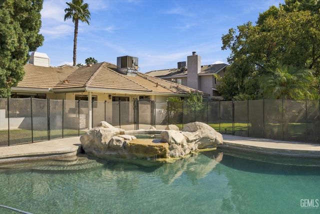6717 Noah Avenue, Bakersfield, CA 93308