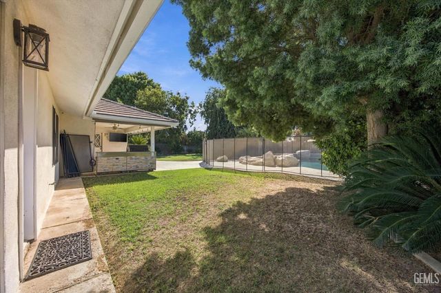 6717 Noah Avenue, Bakersfield, CA 93308