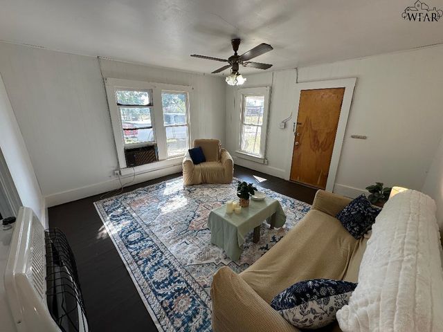 818 N ELECTRA STREET, Electra, TX 76360