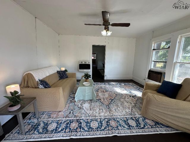 818 N ELECTRA STREET, Electra, TX 76360