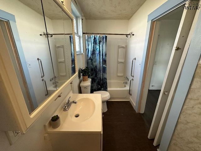 818 N ELECTRA STREET, Electra, TX 76360