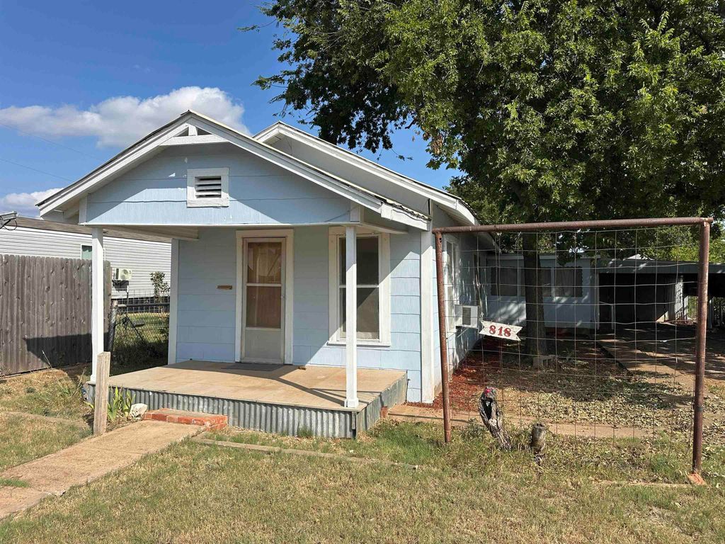 818 N ELECTRA STREET, Electra, TX 76360
