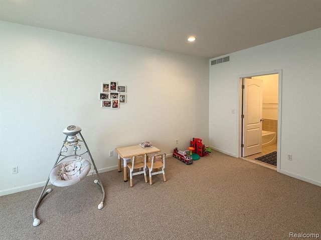 1038 Lorenzo Court, Troy, MI 48085