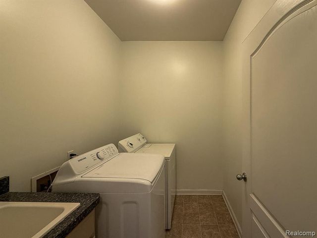 1038 Lorenzo Court, Troy, MI 48085