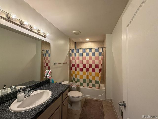 1038 Lorenzo Court, Troy, MI 48085